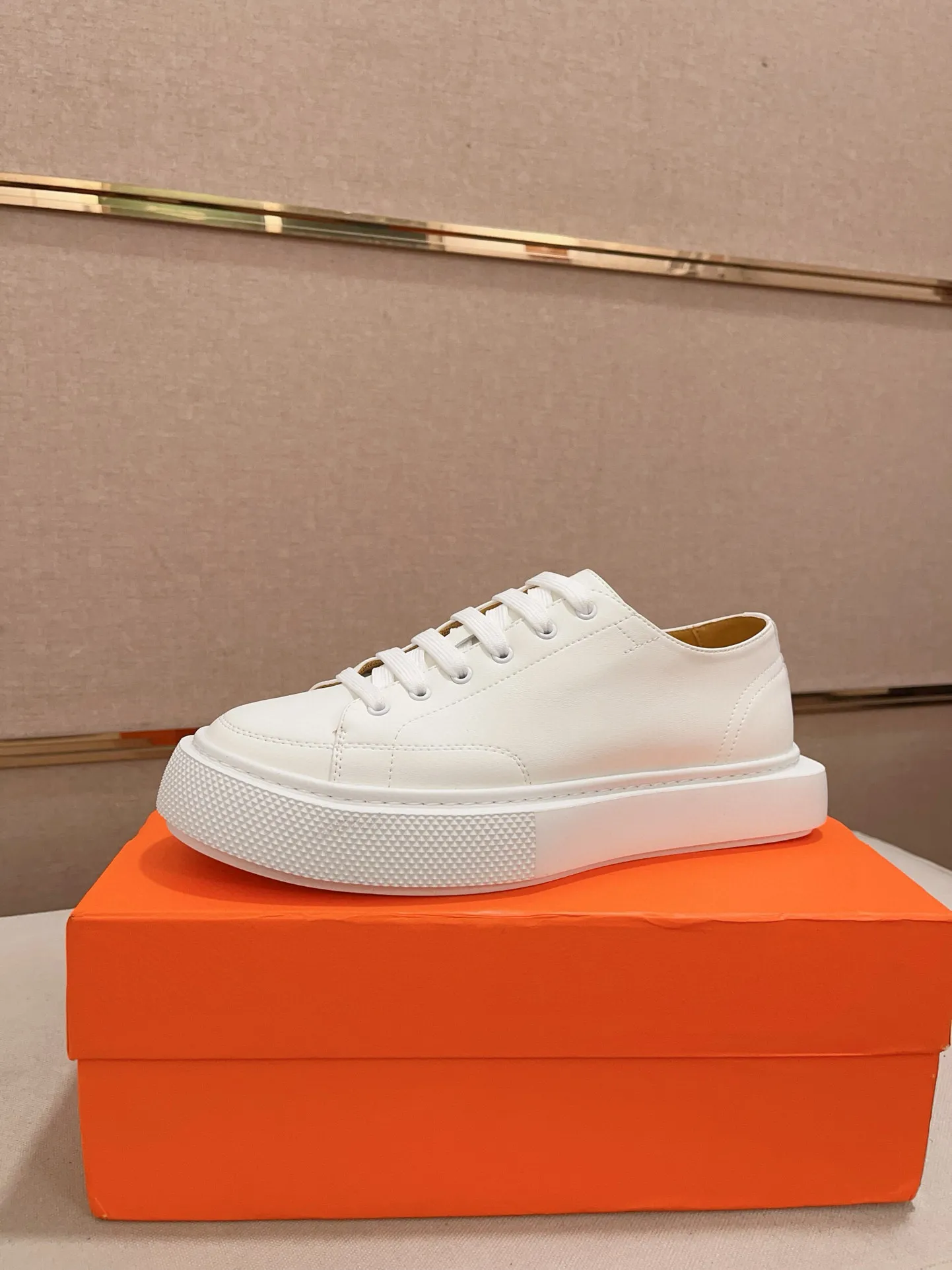 Men's clothing and shoes💰: 442💰《HERMES》【Classic original single version】Hermès; top 🔝purchase agent🔍🔍men's latest 🇺🇸 counter sales simultaneously, imported from Italy original ▲▲cowhide ▲▲ (high-end, nobility, class) ) Exquisite workmanship (Italian 🇮🇹 imported water-dyed 🐂 cowhide lining) sole: original sole provided by the original factory, ⚠️exclusive double-layer activity·TPR·rubber·combined molded outsole; super comfortable·wear-resistant·non-slip·environmental protection The real thing is more beautiful if you take the real thing (high quality, follow the order). You can enter and exit the counter at will * Number of yards: 38-44 (45 can be customized and cannot be returned or exchanged)